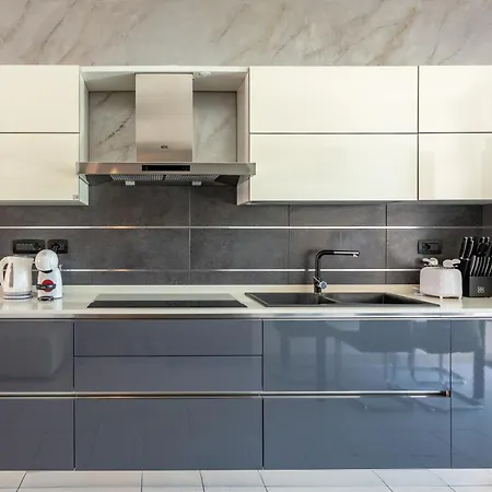 Apartment Maison Des Amis - With Parking, Private Courtyard And Wifi