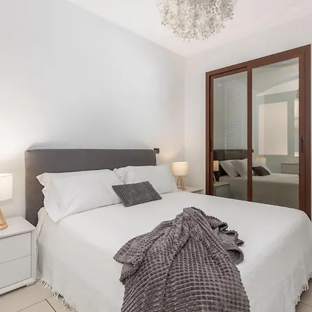 Apartment Maison Des Amis - With Parking, Private Courtyard And Wifi Cabras