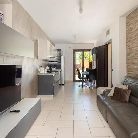 Maison Des Amis - With Parking, Private Courtyard And Wifi 公寓