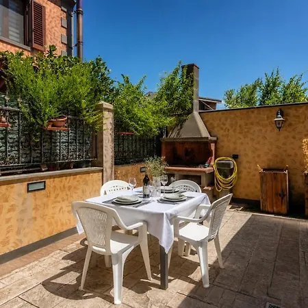 Maison Des Amis - With Parking, Private Courtyard And Wifi