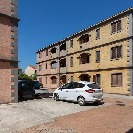 Maison Des Amis - With Parking, Private Courtyard And Wifi شقة